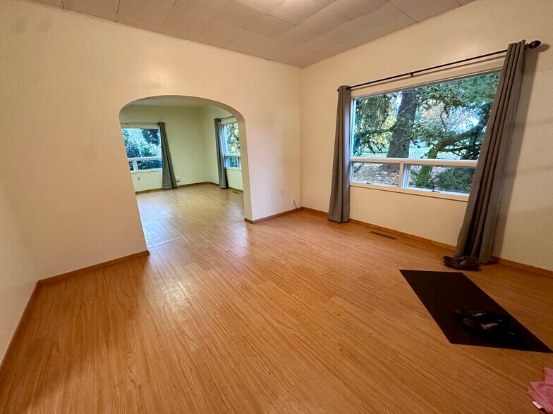 More Photos Of 720 NE Granger Ave, Corvallis Manufacturing For Sale