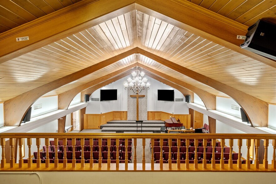 More Photos Of 6206 Lilac Dr N, Brooklyn Center Religious Facility For Sale