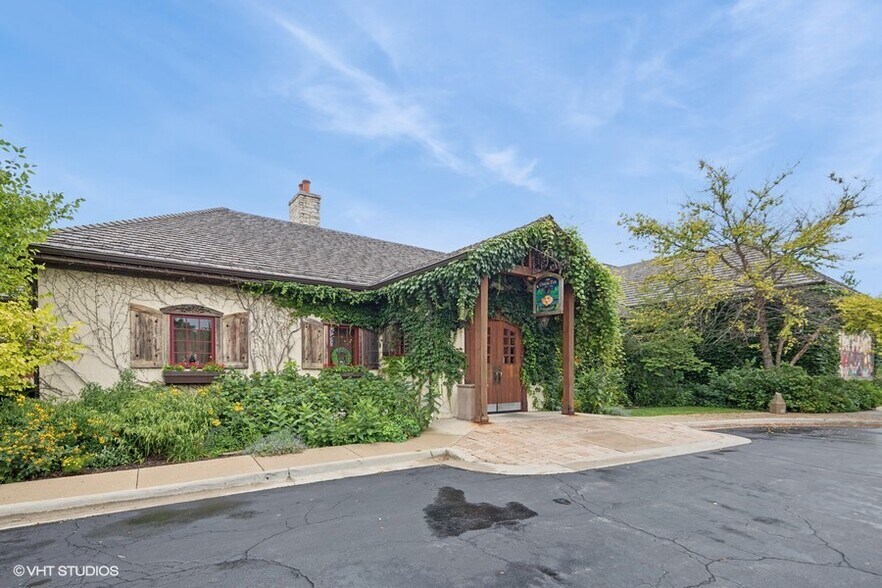 More Photos Of 22221 N Pepper Rd, Lake Barrington General Retail For Sale