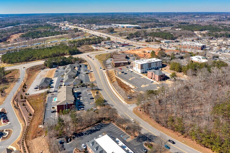 More Photos Of 195 Country Club Dr, Stockbridge Hotel For Sale