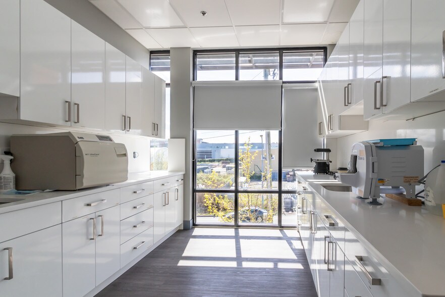 More Photos Of 30475 Cardinal Ave, Abbotsford Office For Sale