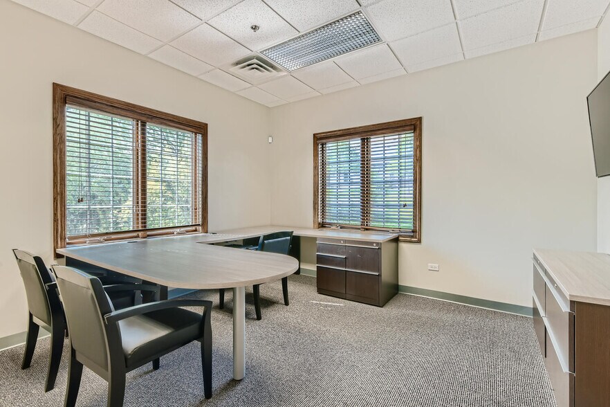More Photos Of 108 S Wynstone Park Dr, North Barrington Office For Lease