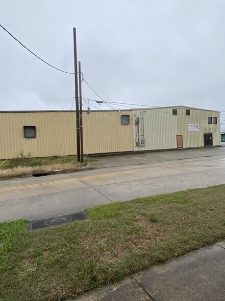More Photos Of 502 7th St, Lake Charles Warehouse For Sale