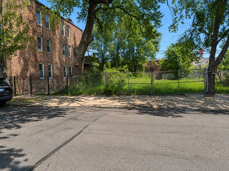Primary Photo Of 929 W Cullerton St, Chicago Land For Sale