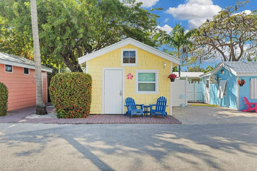 More Photos Of 243 61st St, Marathon Hotel For Sale