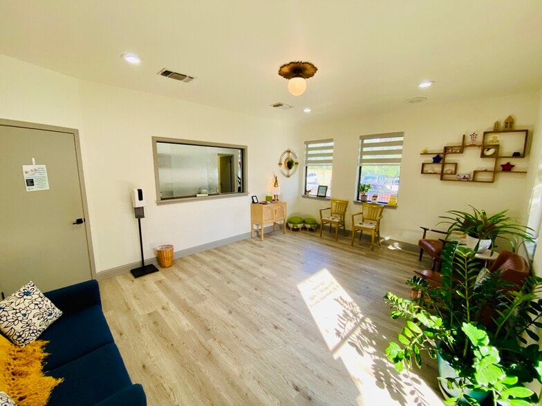 More Photos Of 189 E Austin St, New Braunfels Medical For Lease