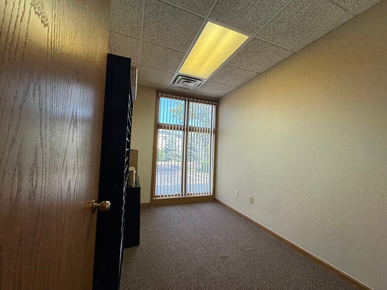 More Photos Of 43120 Utica Rd, Sterling Heights Office For Lease