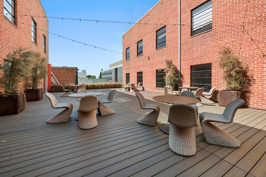 More Photos Of 139-147 S Beverly Dr, Beverly Hills Loft Creative Space For Lease