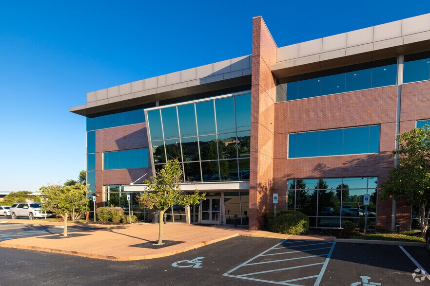 More Photos Of 17300 N Outer Forty, Chesterfield Medical For Lease