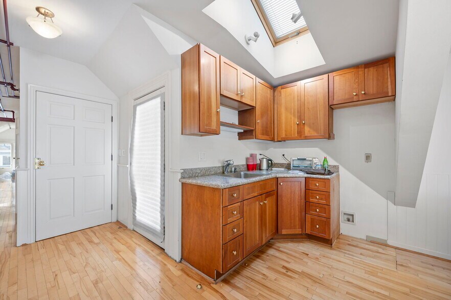 More Photos Of 2250 Union St, San Francisco Storefront Retail Office For Lease