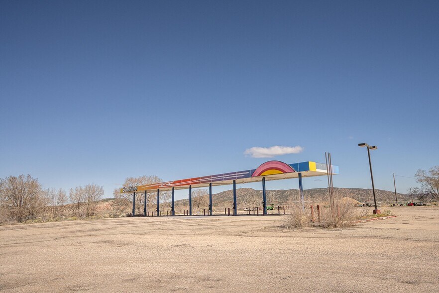 More Photos Of 225 N Highway 91, Summit Service For Lease