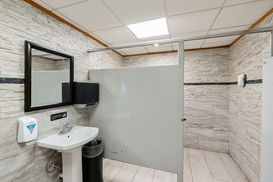 More Photos Of 232 W Moorestown Rd, Wind Gap Restaurant For Sale