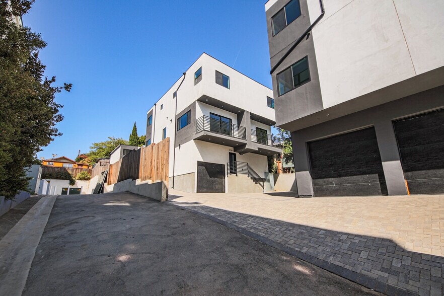 More Photos Of 2129 Aaron St, Los Angeles Apartments For Sale