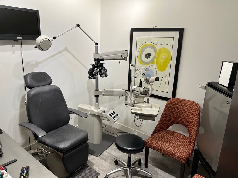 More Photos Of 10884 Santa Monica Blvd, Los Angeles Medical For Lease