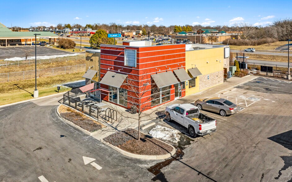 More Photos Of 951 NE Sam Walton Ln, Lee's Summit General Retail For Sale