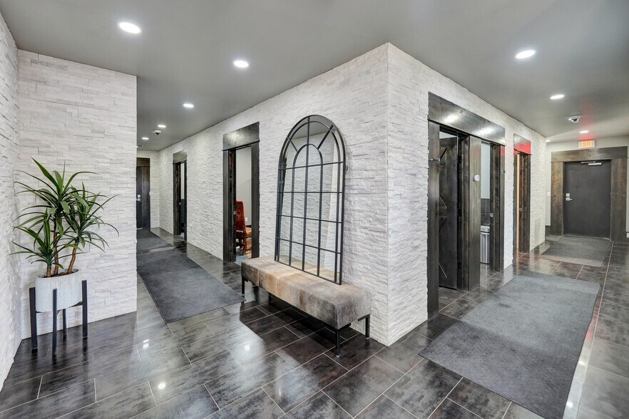 More Photos Of 9013 W County Road 160, Midland Showroom For Sale