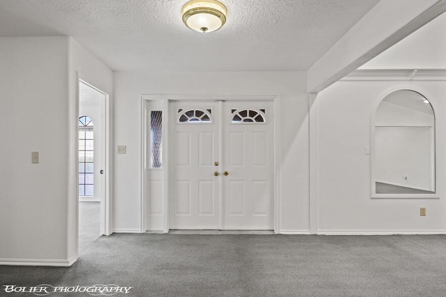 More Photos Of 320 E Old Mill Rd, Mesquite Office For Sale