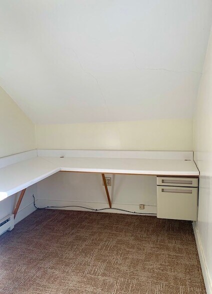 More Photos Of 162 Main St, Yarmouth Office For Lease