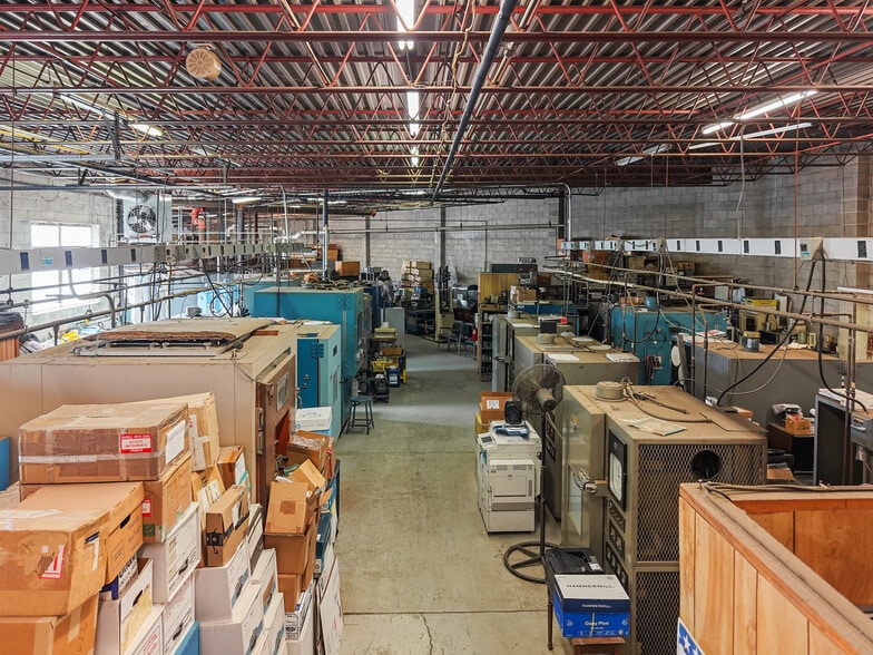 More Photos Of 55 Poplar St, Stamford Light Distribution For Sale