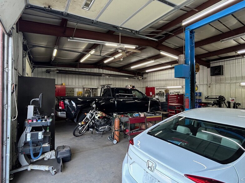 More Photos Of 1177 E 9th St, Eddystone Service For Sale