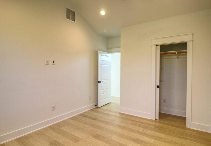More Photos Of 2608 Bristol Dr, Austin Multifamily For Sale