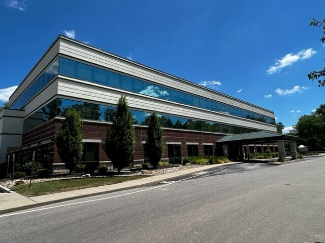 More Photos Of 2920 S McIntyre Dr, Bloomington Medical For Lease