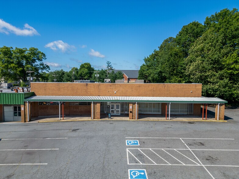 More Photos Of 3401 Brookshire Blvd, Charlotte Unknown For Lease