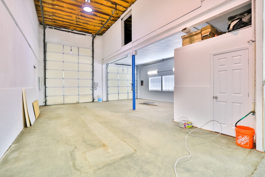 More Photos Of 205 S Old Route 66, Hamel Service For Sale