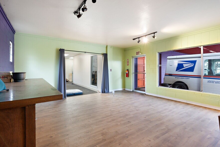 More Photos Of 209 S Sequim Ave, Sequim General Retail For Lease