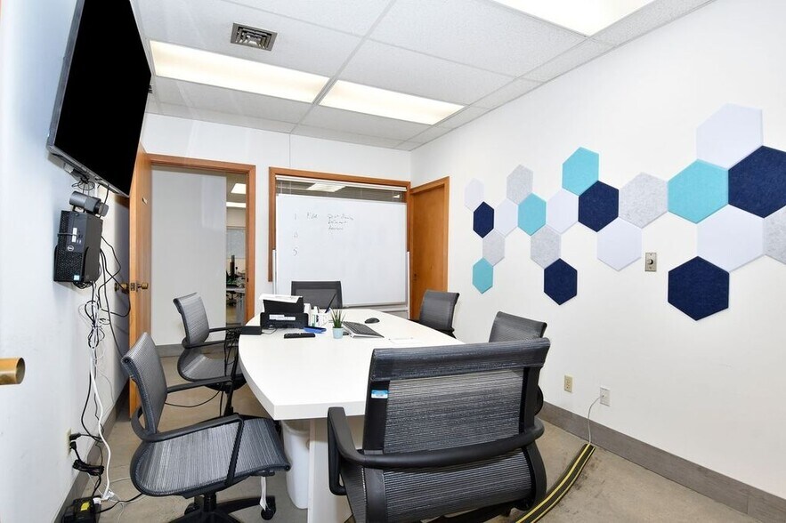 More Photos Of 10610 SE Washington St, Portland Office Residential For Lease