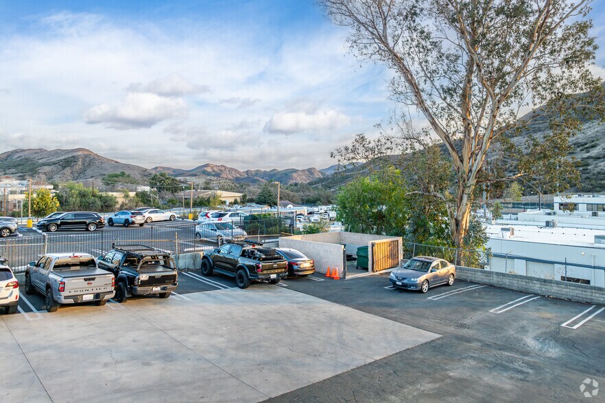 More Photos Of 29360-29370 Roadside Dr, Agoura Hills Flex For Sale