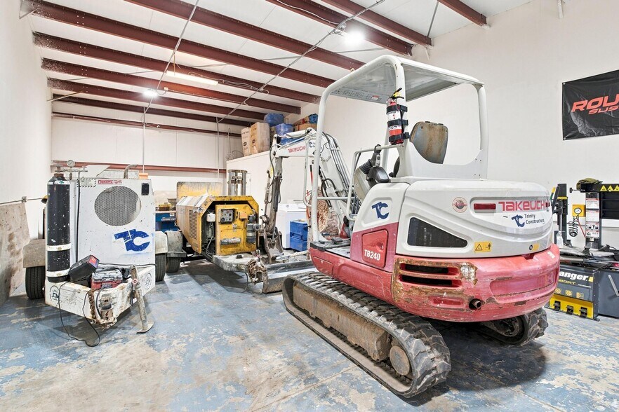 More Photos Of 2450 S US Highway 27/441, Fruitland Park Warehouse For Lease