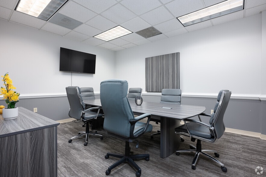 More Photos Of 204 Muirs Chapel Rd, Greensboro Office For Lease