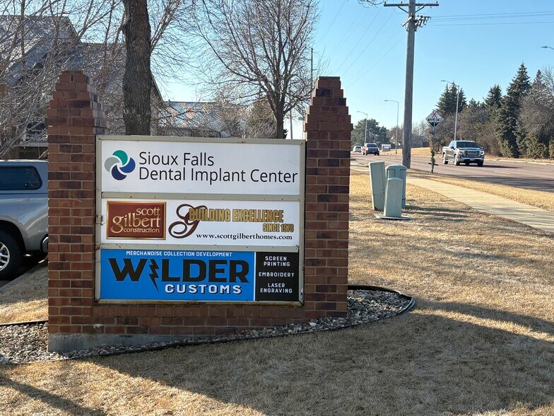 More Photos Of 5200 S Cliff Ave, Sioux Falls Office For Lease