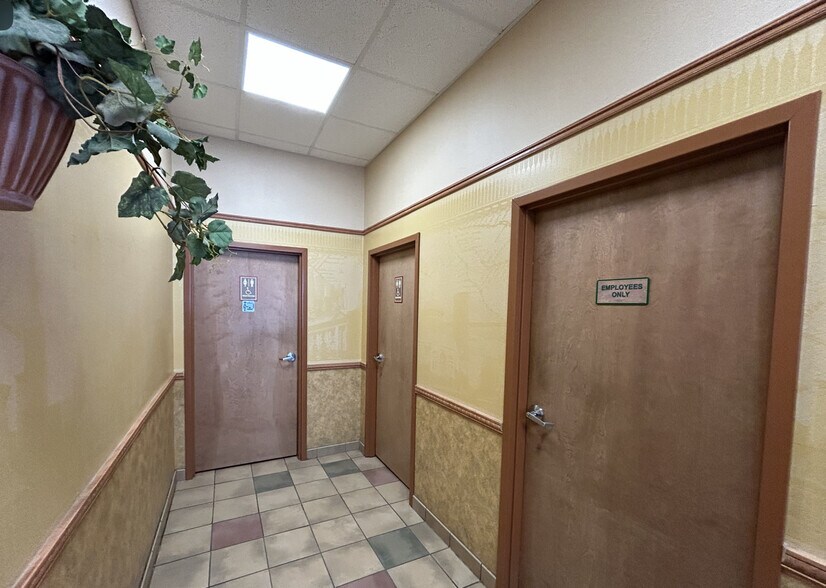 More Photos Of 4619 Federated Rd, Swan Hills Restaurant For Lease