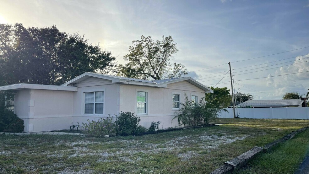 More Photos Of 1803 Salem Rd, Lakeland Medical For Sale
