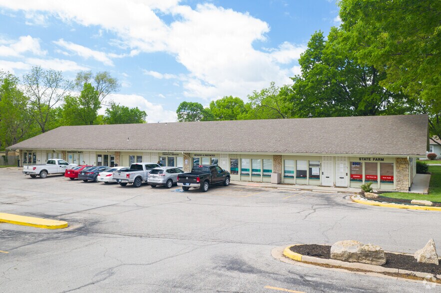 Primary Photo Of 8901-8991 W 75th St, Overland Park Office For Lease