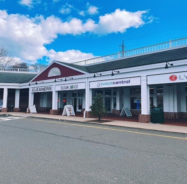 More Photos Of 25 Old Kings Hwy N, Darien General Retail For Lease