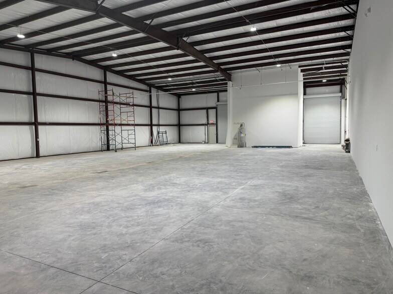 More Photos Of 1372 Blountstown St, Tallahassee Warehouse For Lease