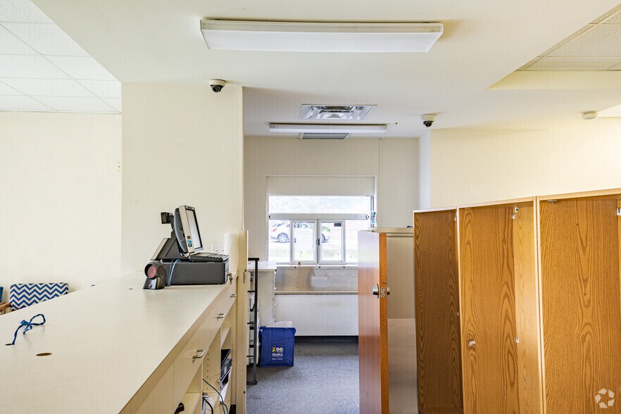 More Photos Of 1302 Lee St, West Point Freestanding For Lease