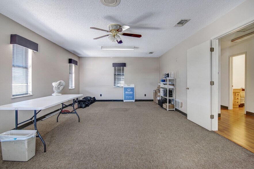 More Photos Of 400 N Ridgeway Dr, Cleburne Medical For Sale