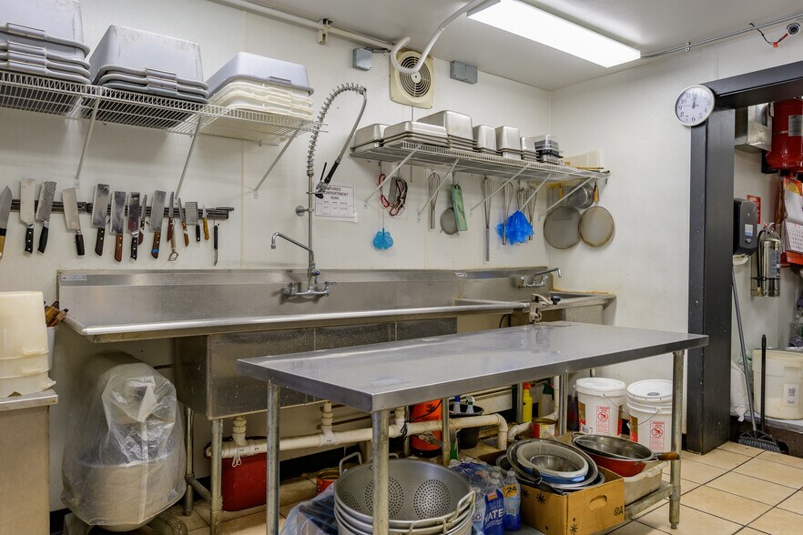 More Photos Of 52 4th St, Granby Restaurant For Sale
