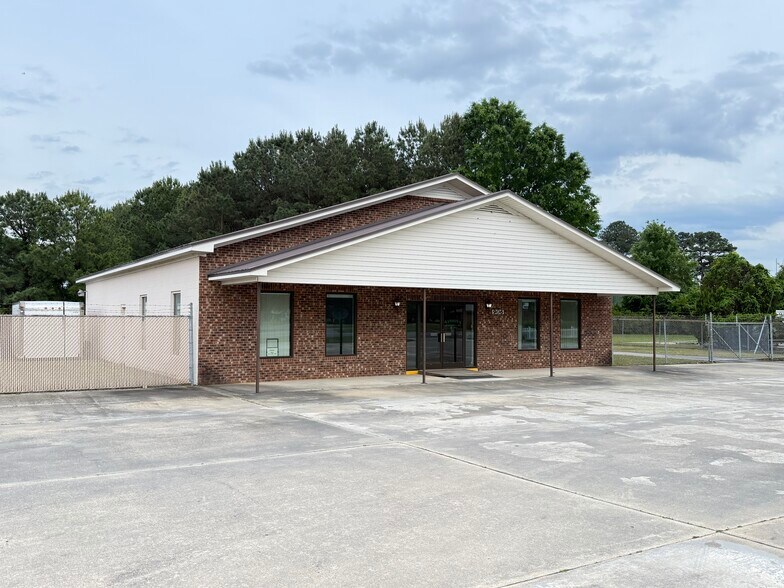 Primary Photo Of 906 N Breazeale Ave, Mount Olive Auto Dealership For Sale