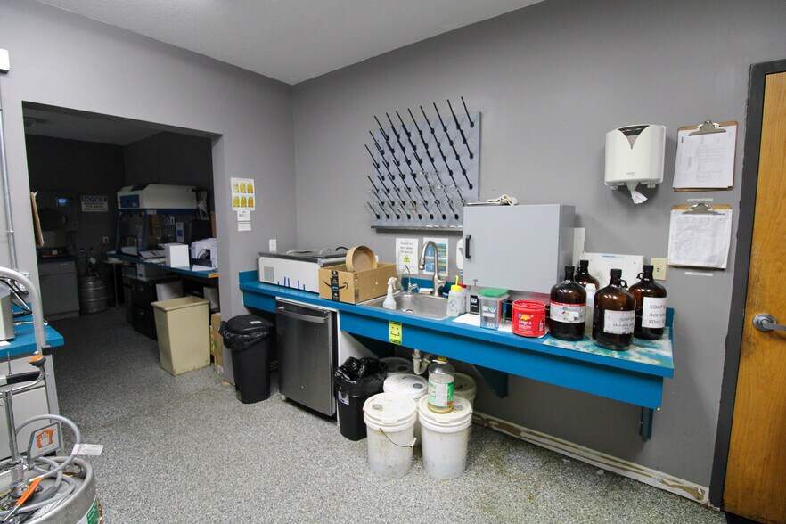 More Photos Of 5640 44th Ave S, Clinton Office For Sale