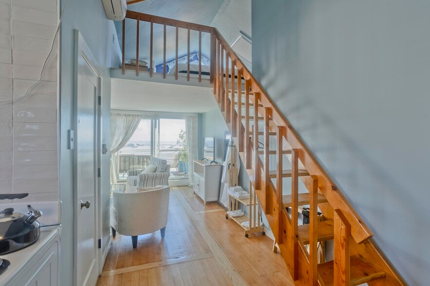 More Photos Of 265 Commercial St, Provincetown Flex For Sale