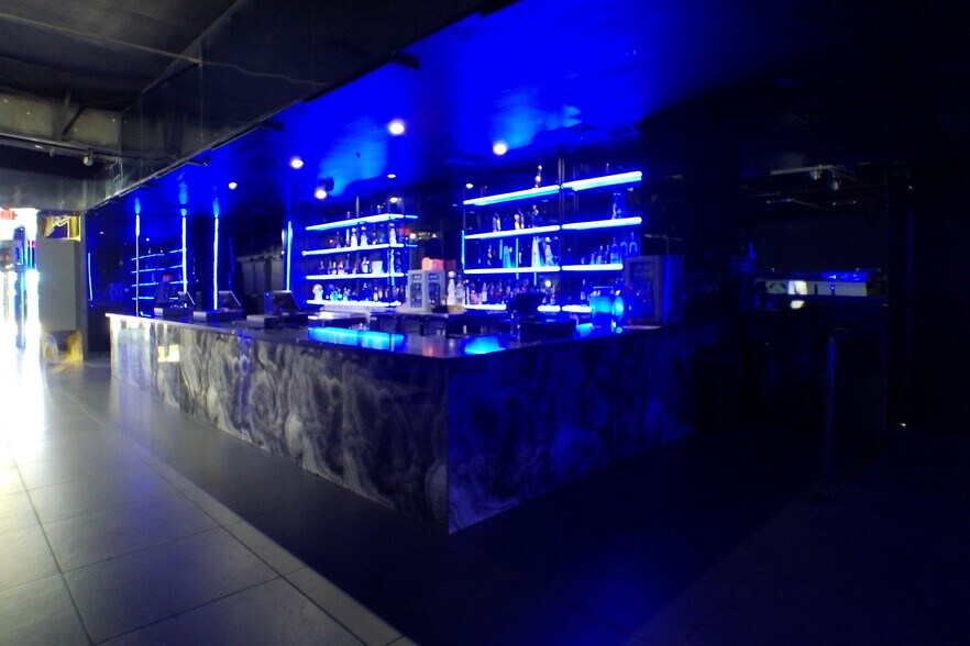 More Photos Of 5002 Washington Ave, Houston Bar For Lease