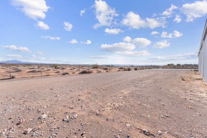 More Photos Of 480 Pat Ave, Overton Industrial For Sale