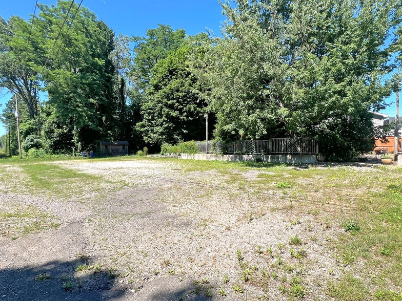 More Photos Of 6990 W Lake Rd, Fairview Restaurant For Sale
