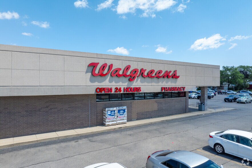 More Photos Of 9000 Ballard Rd, Des Plaines Drugstore For Sale