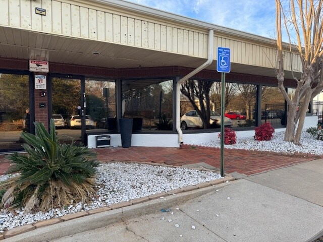 More Photos Of 205 Market Pl, Roswell Schools For Sale